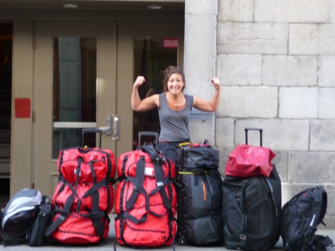 Arrivée à l'auberge avec les bagages