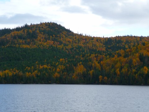 Vue d'un lac sur la route du fjord