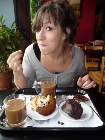 Elle sourit mais ça a du mal à passer :D